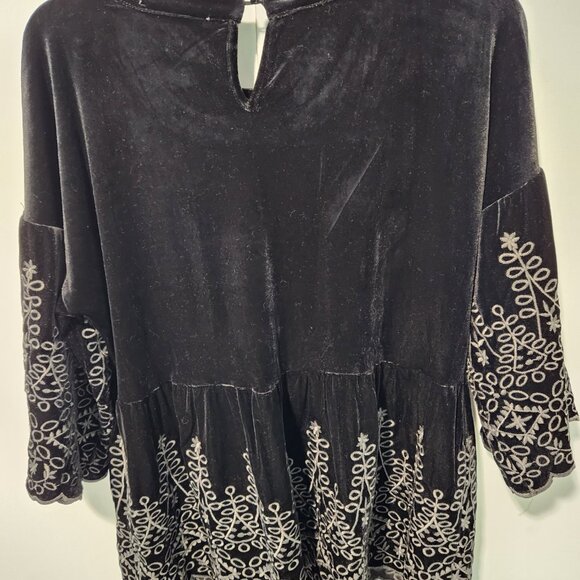 Savanna Jane NEW Black Velvet Blouse Top Embroidered BOHO Scalloped Trim Medium - Picture 7 of 7